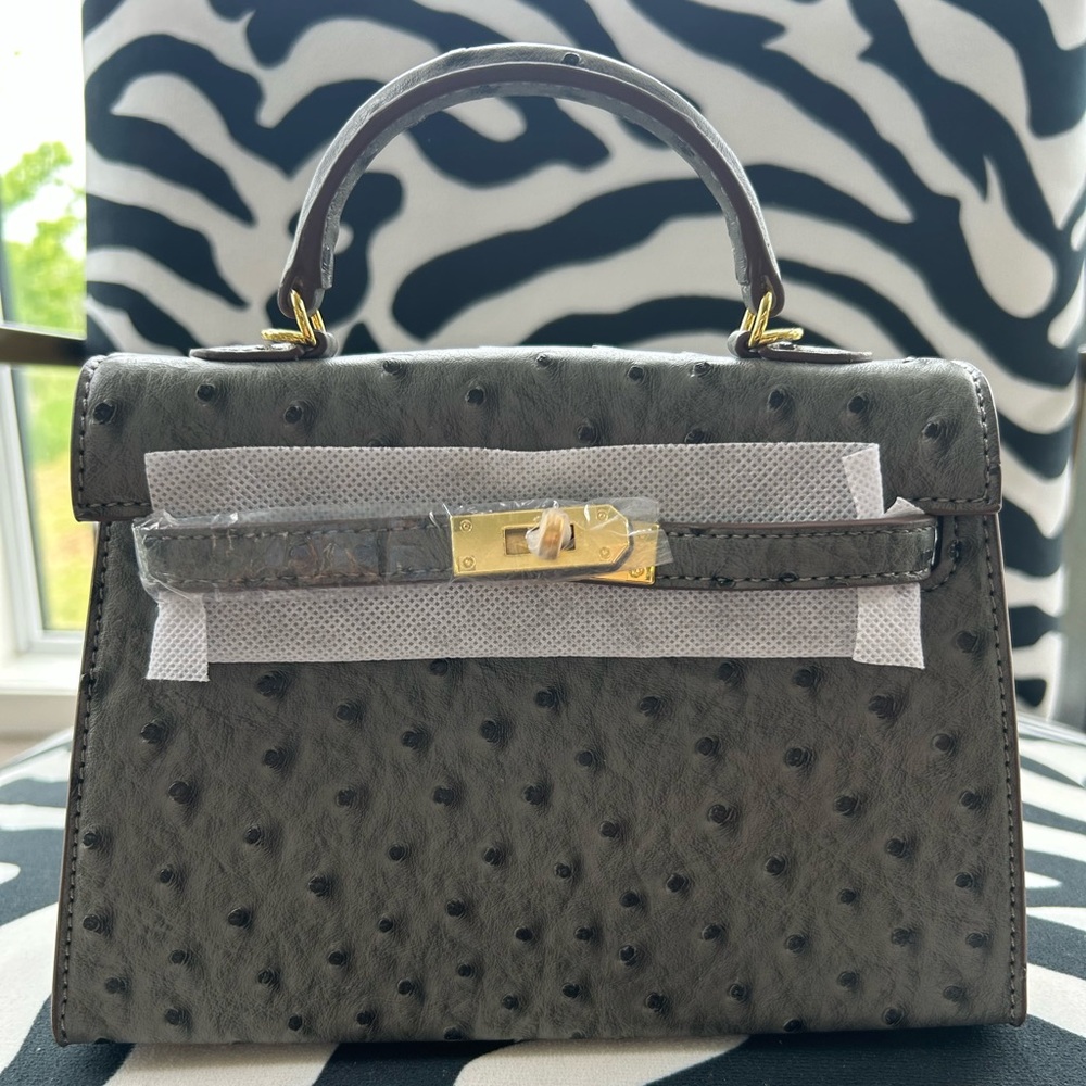 Elegant Gray Handbag